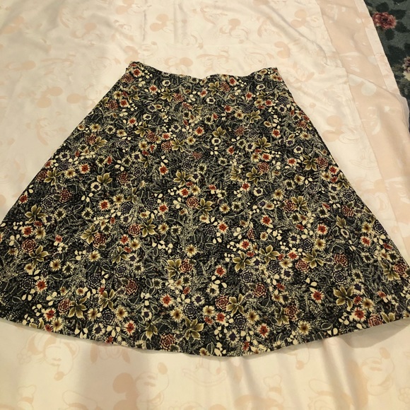 Anthropologie Dresses & Skirts - LN Anthropologies thin corduroy skirt LN size 0
